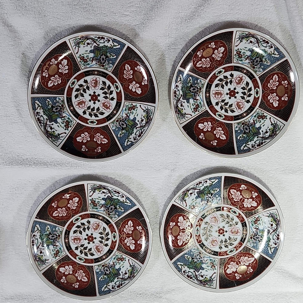 Vintage 1960'S Japanese Porcelain Imari 8 inch Plates - Set of 4.